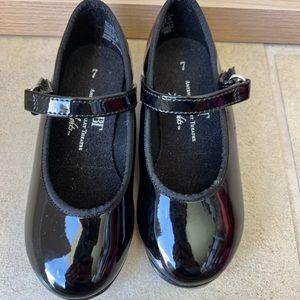 Toddler girl size 7 Velcro strap tap shoes
